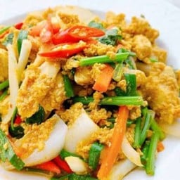 ผัดผงกะหรี่  ราดข้าว
