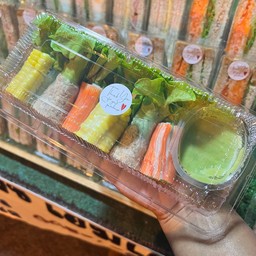 สลัดโรลรวมข้าวโพด+น้ำสลัดครีมซีฟู๊ด