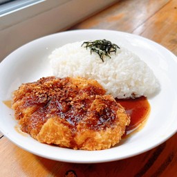 ข้าวหน้าปลาชุปเกล็ดขนมปังทอด (ข้าวญี่ปุ่น) ซอสทงคัตสึ