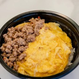 ข้าวไข่ข้น หมูผัดน้ำมันหอย