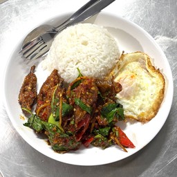 ข้าวพริกแกงปลาดุกทอด