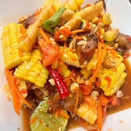 ตำข้าวโพด หมูตรกครก