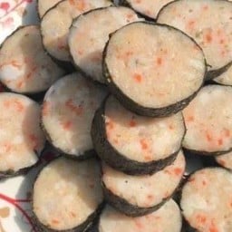 จีบสาหร่ายห่อกุ้ง 6 ชิ้น