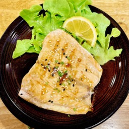 แซลม่อนย่าง