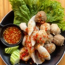 ก๋วยเตี๋ยวไก่มะระ บุฟเฟ่ต์ผัก @