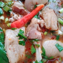 ต้มแซ่บเครื่องในเนื้อ