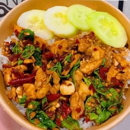 กระเพราไก่พริกแห้ง