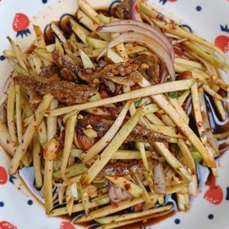 ยำมะม่วง ปลากรอบ