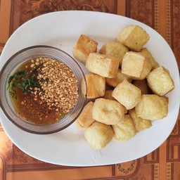 เต้าหู้ทอดน้ำจิ้มรสเด็ด