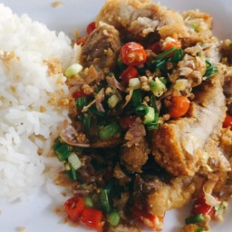 หมูกรอบผัดพริกเกลือ