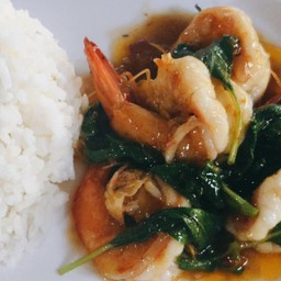 ผัดกะเพรากุ้ง