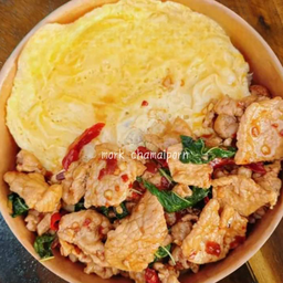 ข้าวกะเพราหมูชิ้น