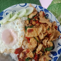 กระเพราไก่ไข่ดาว(ราดข้าว)