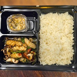 ข้าวกะเพราปลาหมึก