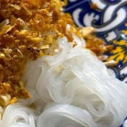 เส้นเล็กกระเทียม