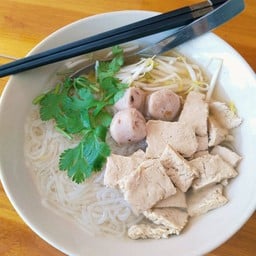 ก๋วยเตี๋ยวไก่