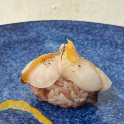 Hotate Yuzu Sushi (2pcs)