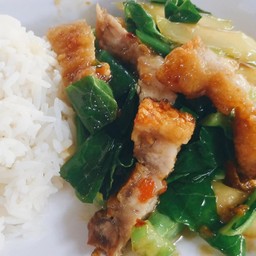คะน้าหมูกรอบ