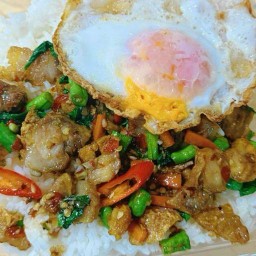 กระเพรา & บะหมี่ไฮโซ  (ไม่ใส่ผงชูรส)