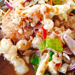 ยำตีนไก่ใส่วุ้นเส้น