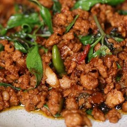 หมูสับใบโหระพา