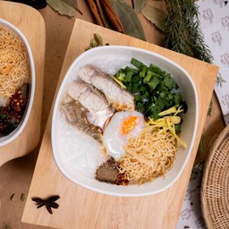 ข้าวต้มปลาอินทรีย์+ไข่ลวก