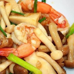 ข้าวราดผัดเห็ดน้ำมันหอย