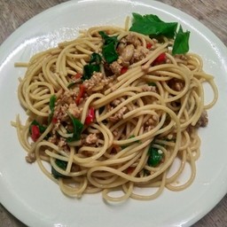 สปาเก็ตตี้ผัดกระเพราหมู