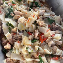 ผัดหน่อไม้ดองใส่ไก่