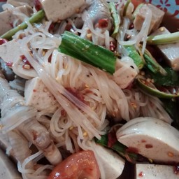 ตำเส้นเล็กตีนไก่หมูยอปลาร้า