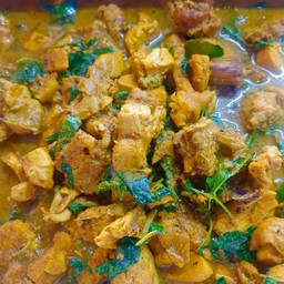 แกงคั่วไก่ใบยี่หร่า