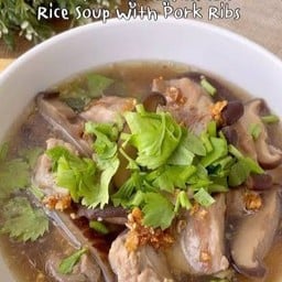 เอย ข้าวต้มกระดูกหมู