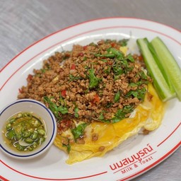 ข้าวไข่ข้นกะเพราหมูสับ