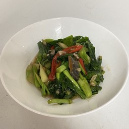 ผัดคะน้าปลาเค็ม