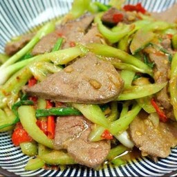 ผัดพริกอ่อนตับหมู
