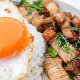ข้าวกระเพราหมูกรอบ+ไข่ดาว