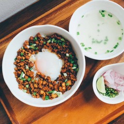 ข้าวหมูซีอิ้วไข่ออนเซน