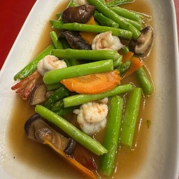 หน่อไม้ฝรั่งผัดกุ้ง