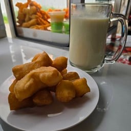 พีรญาน้ำเต้าหู้ปาท่องโก๋ (แม่โจ้ซอย 1)