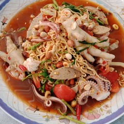 ตํามาม่าตีนไก่ หมูยอ ปลาหมึก