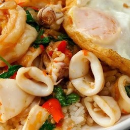 ข้าวกระเพราทะเล+ไข่ดาว