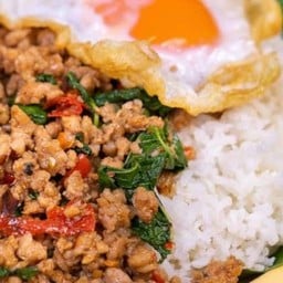 กระเพราหมูสับ+ไข่ดาว