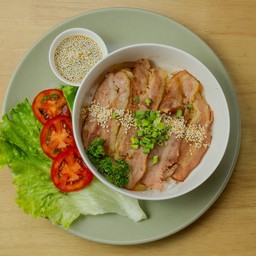 ข้าวหน้าเบคอนซอสเทอริยากิ-