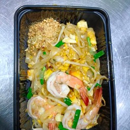 ผัดไทยกุ้งสดเส้นจันทร์เพิ่มไข่