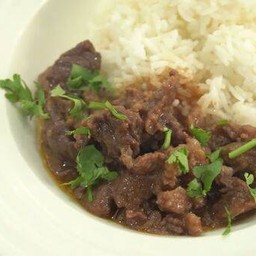 ข้าวหน้าเนื้อราดซอสตุ๋น