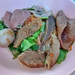 ก๋วยเตี๋ยวเนืั้อ *แห้ง* ชิ้นสดเปื่อย