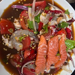 ยำกุ้งสดแซลมอนปลาหมึก