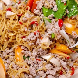 ยำมาม่าหมูสับ