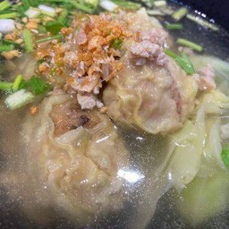 ก๋วยเตี๋ยว ขนมจีบกุ้ง-ไก่ ต้ม