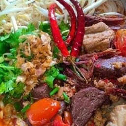 อาหารตามสั่งข้างวัดดำเนินสะดวก ยุ้ยตามสั่ง